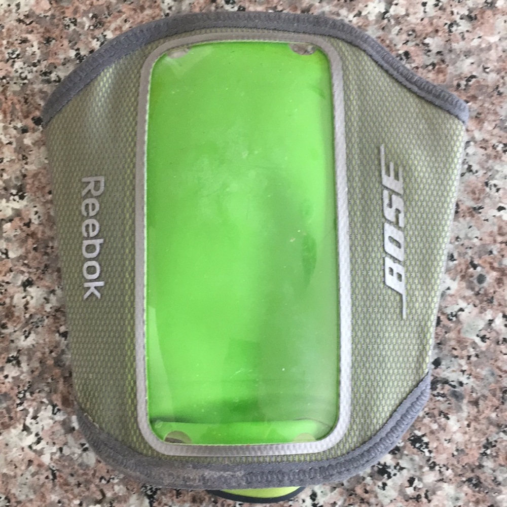 Reebok athletic arm band holder!